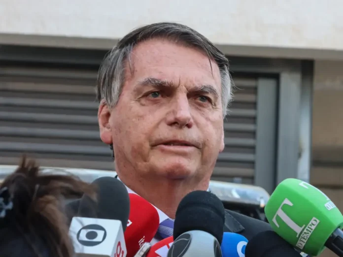 Bolsonaro queria que relatório da Defesa sobre urnas 'escrevesse que tivesse fraude', diz Cid